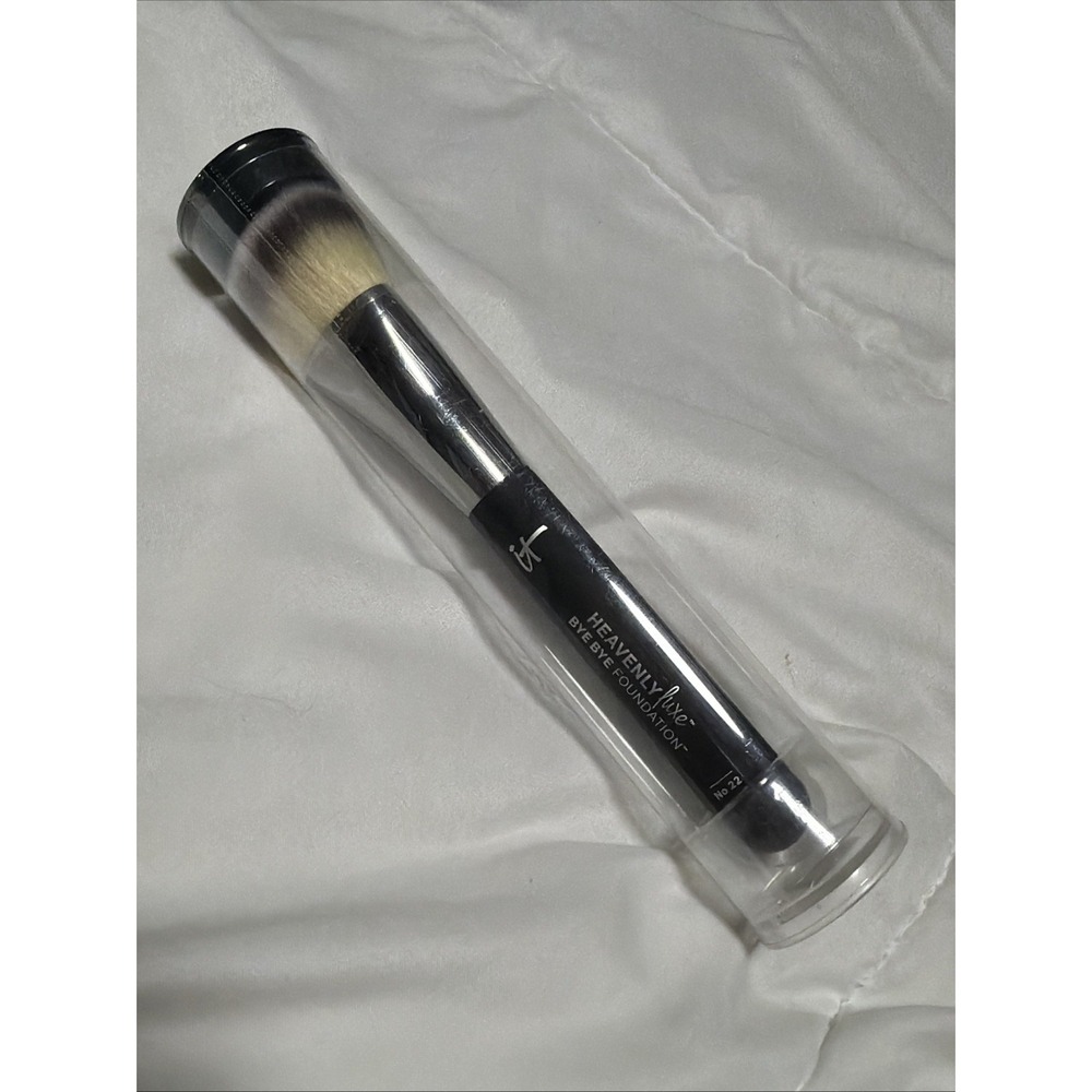 IT Cosmetics Heavenly Luxe Bye Bye Foundation Brush No. 22